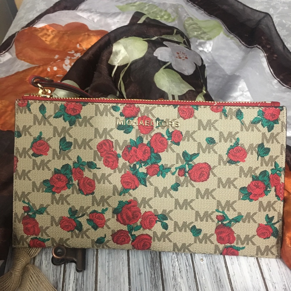 Michael kors clutch wristlet